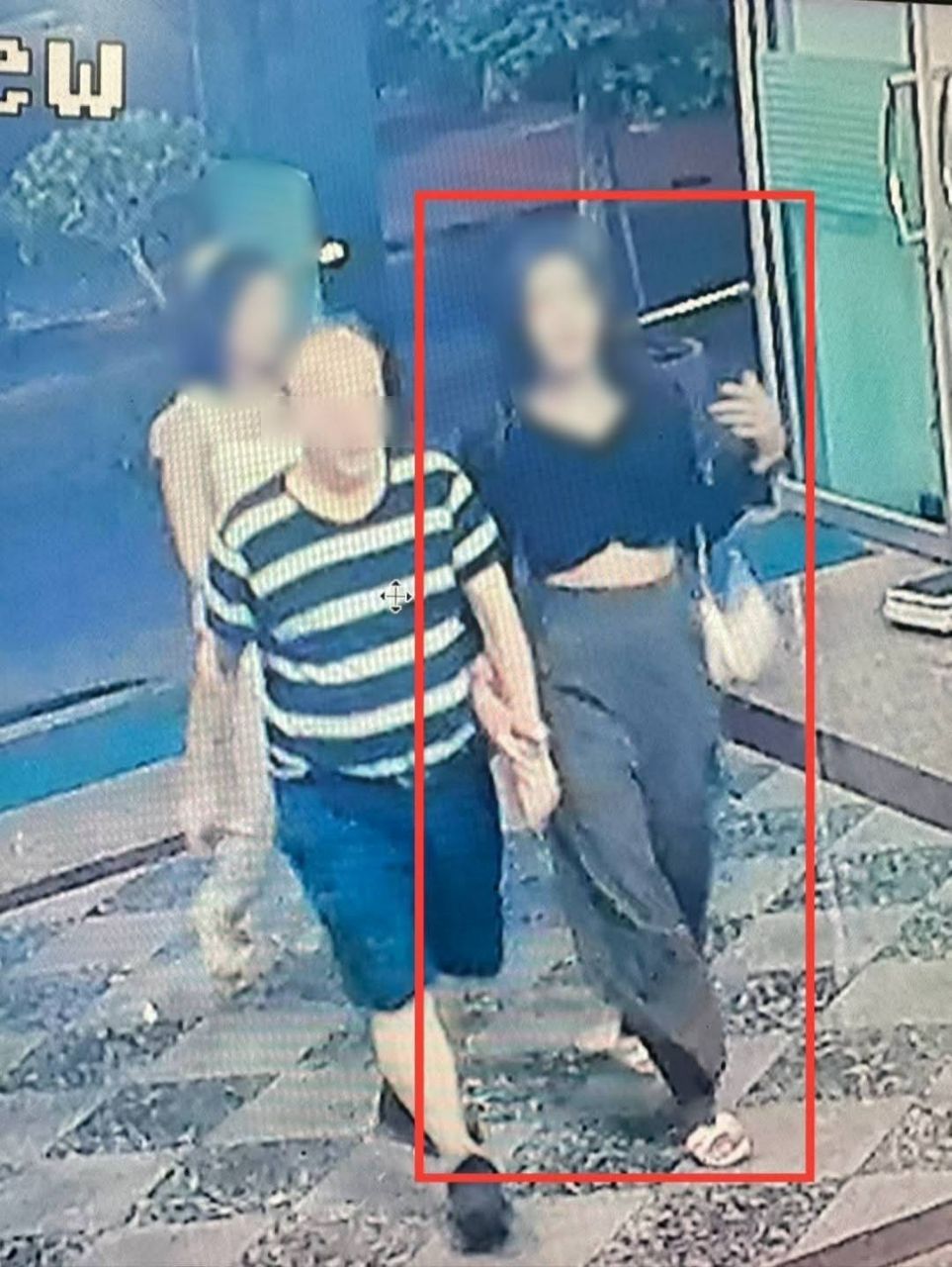 在帕塔亚,一名来自瑞典的67岁游客在与Ladyboys相识后遭到抢劫,警方正在搜捕抢劫嫌疑人。